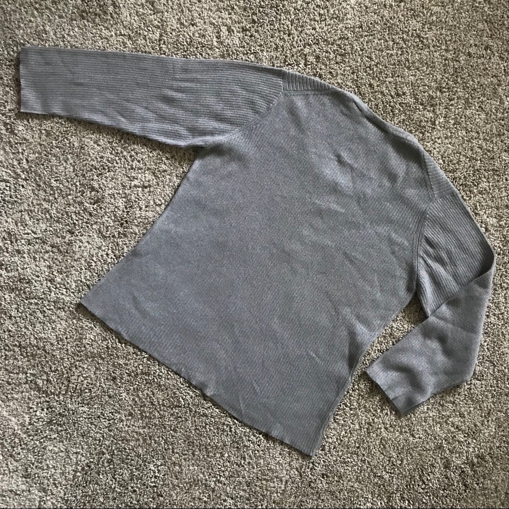 EUC First Issue/Liz Claiborne Gray Henley Top, L - Picture 3 of 5